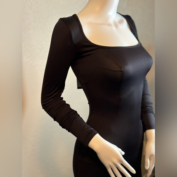 🍁🥳♥️ Gianni Bini Column Icon Knit Scoop Neck Long Sleeve Bodycon Midi Dress - Picture 7 of 11